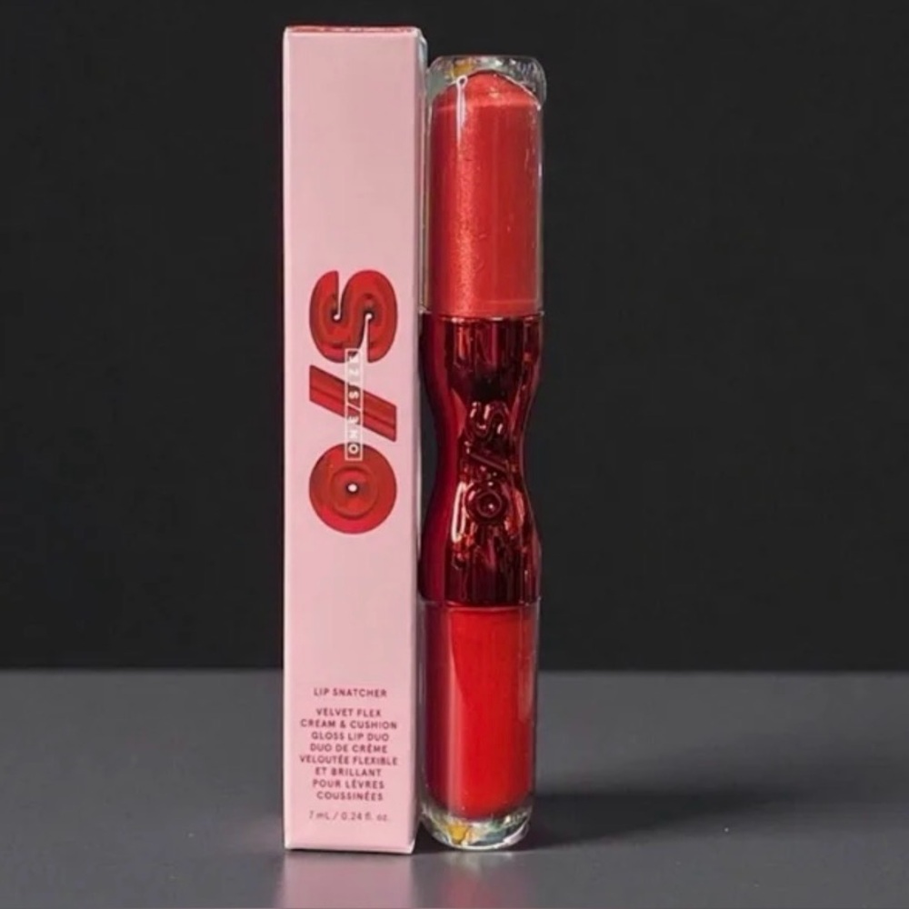 Lip Gloss Duo Shade No Speed Limit. is a dual-ended 2-in-1 lip product.